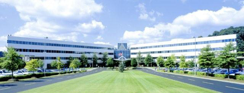 A front view picture of Bristol Regional Medical Center with grennery and some roads around it.