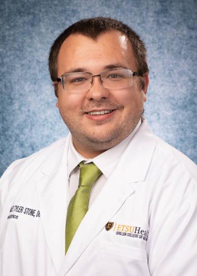 Photo of 泰勒·斯通，DO