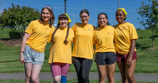 students at challenge course